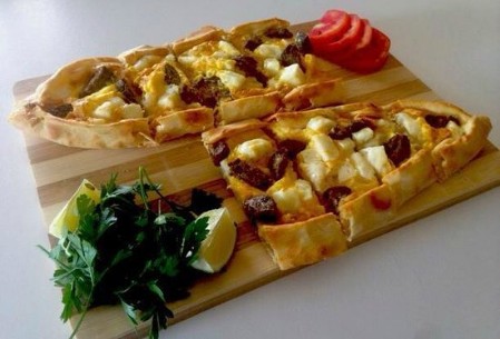 Halloumi Pide 