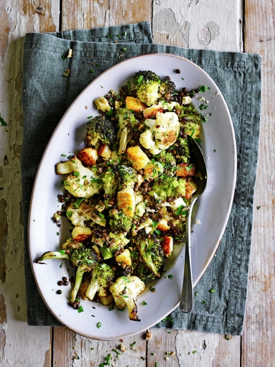 Halloumi brocolli salad